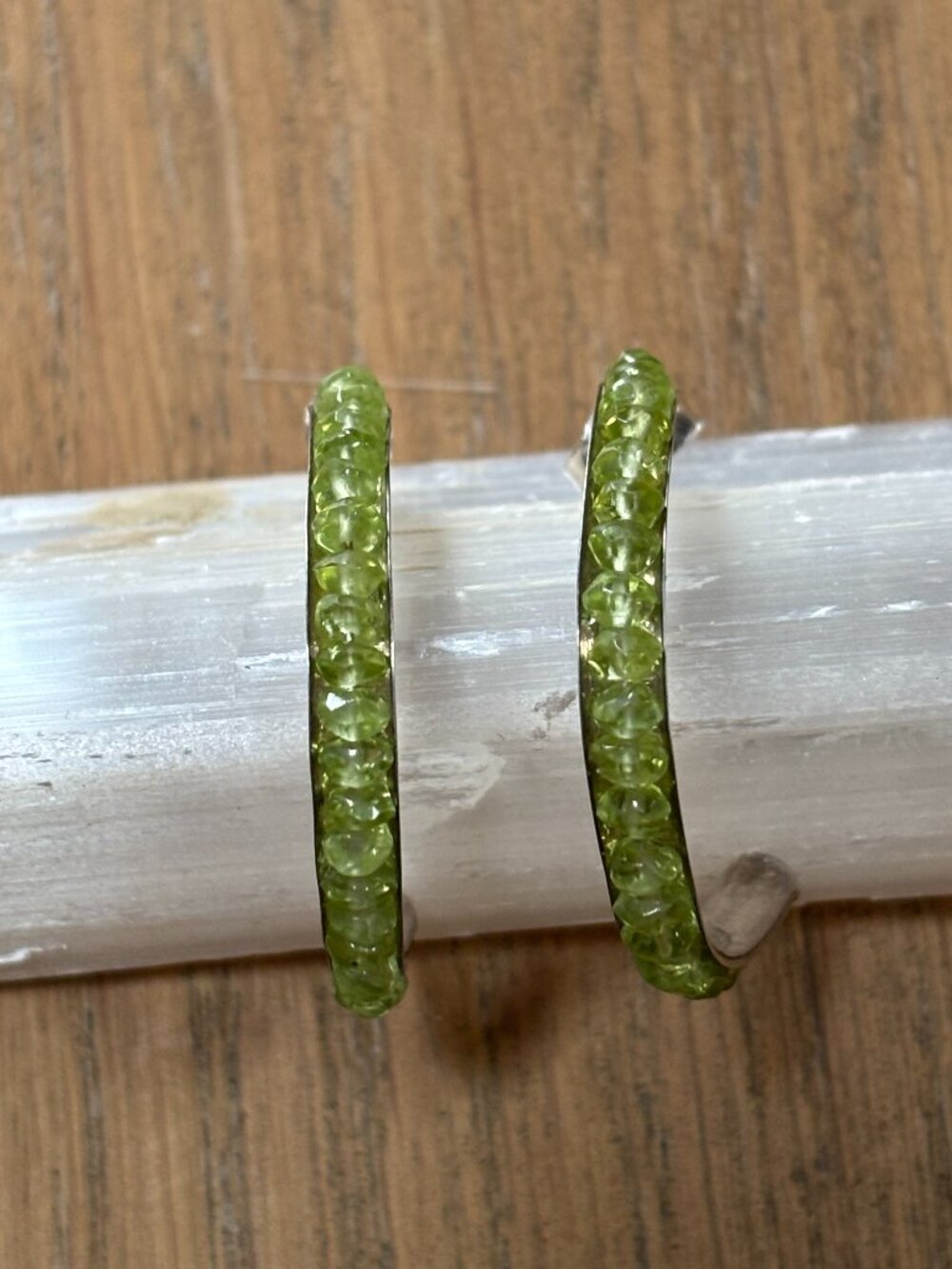 RARE Retired Silpada Sterling Silver Peridot Beaded Semi-Hoop Earrings P2404